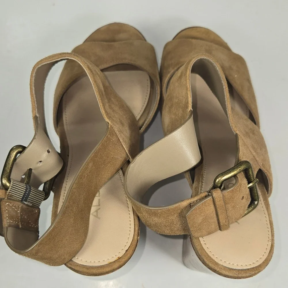 Aldo Tan Suede Platform Sandals Wood Grain Block‎ Heel Womens 7.5 Brass Buckle